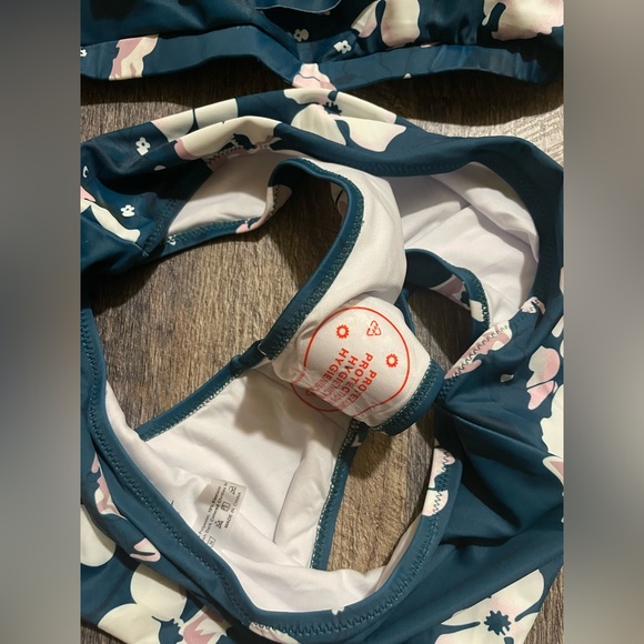 One Shoulder Swimsuit - Picture 5 of 6